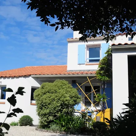 Maison Confortable Proche Et Commerces - Fr-1-476-74 *